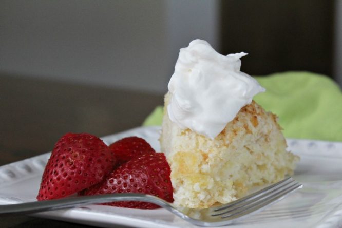 2 Ingredient Pineapple Angel Food Cake {VIDEO} | Weight Watchers